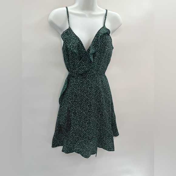 Women's Green and White Spaghetti Strap Neck Knot Ruffle Trim Cami Dress – Size - Picture 4 of 5